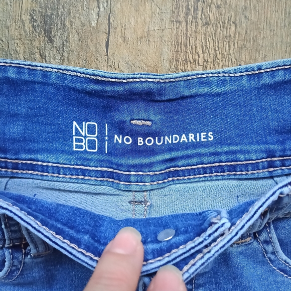 No Boundaries Blue Jean Shorts Size 5 - Picture 2 of 4
